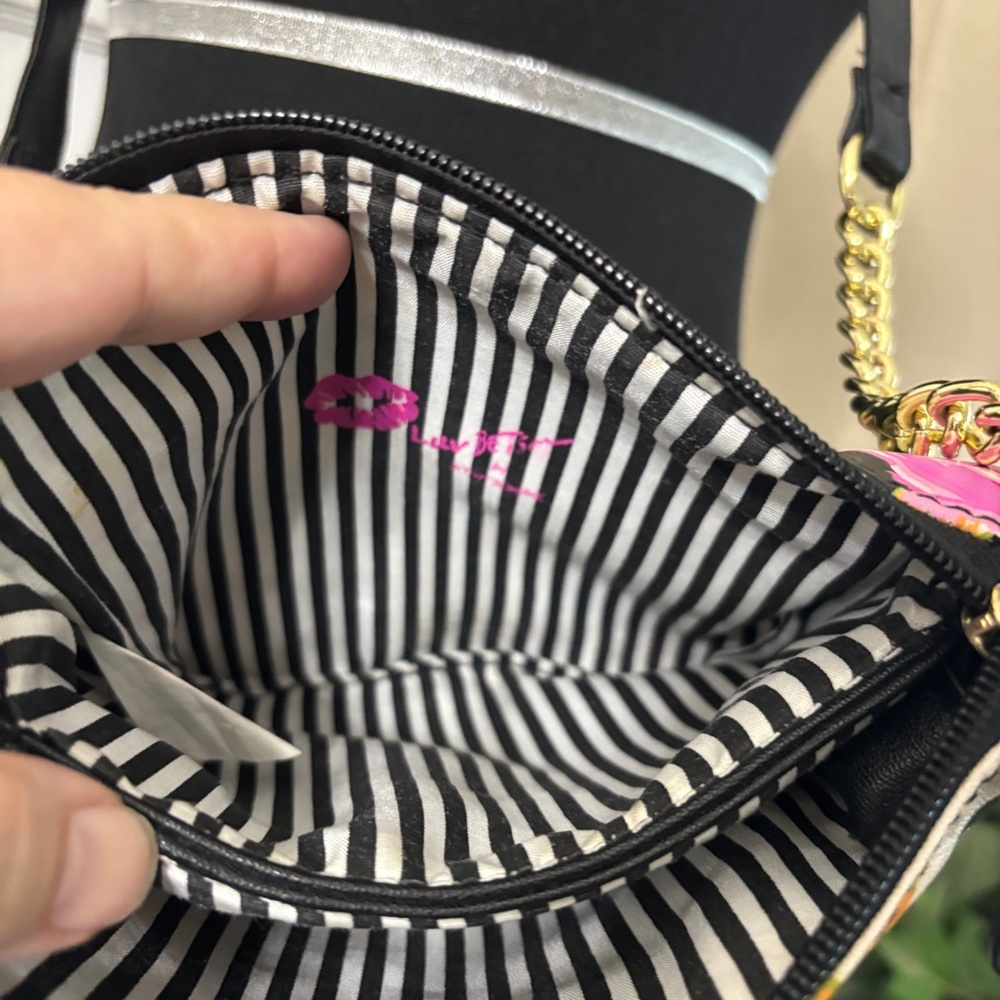 LUV BETSEY by BETSEY JOHNSON Rose Crossbody Bag/Purse - Picture 7 of 16